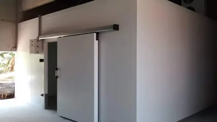 Câmara frigorífica p/ congelados ou resfriados.
