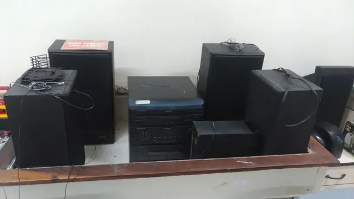 Caixa Som Philco, 85W, 110v, bom estado, funcionando bem. E outros.