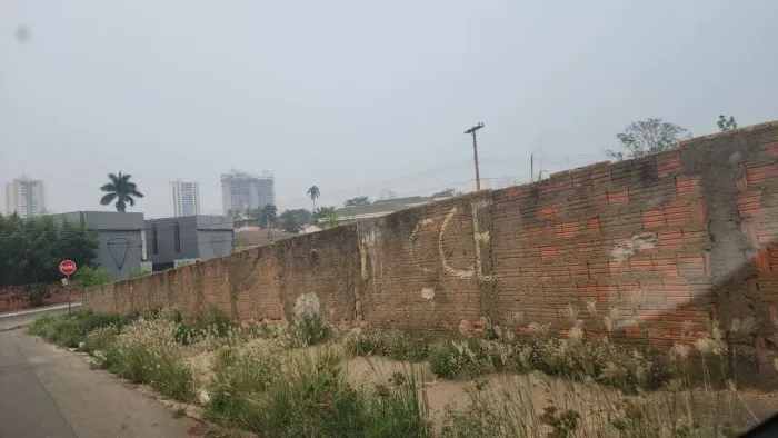Vende-se terreno esquina com 1620m2 no bairro Santa Rosa em Cuiabá MT