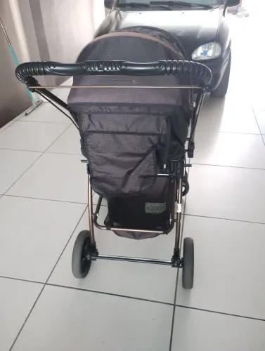 Carrinho de Bebê Compacto e Confortável