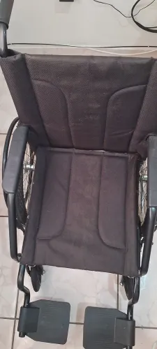 Cadeira de rodas dobrável