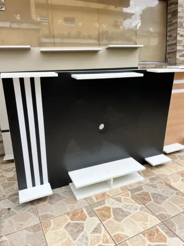 Painel para TV com prateleiras, novo!