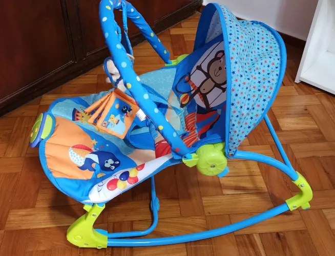 Balanço para Bebê com Arco de Brinquedos