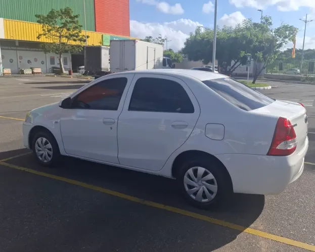 Toyota Etios X Sedan 1.5 Flex 16V 4P Mec. 2015