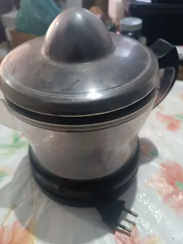 Espremedor de laranja Mundial Premium 110 volts automático