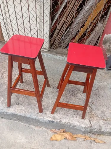 BANQUETAS DE MADEIRA 90$ A UNIDADE