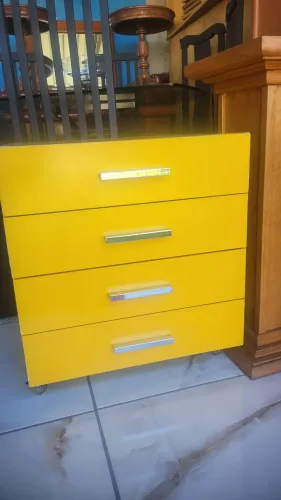 Gaveteiro Amarelo Moderno 390,00