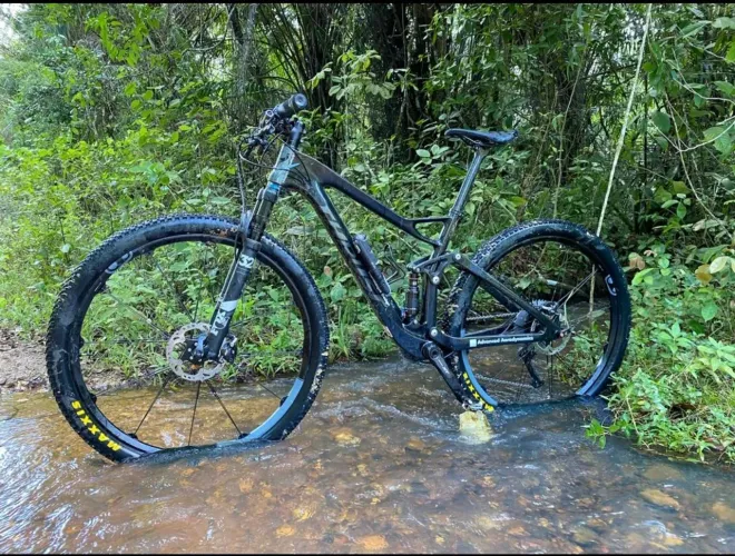 Parafusos da suspensão traseira MTB Thrust