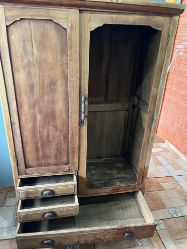 Oportunidade- guarda roupa antigo 2 portas