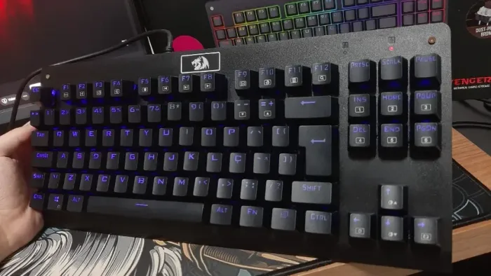 Teclado Mecânico Dark Avenger Redragon (pequeno defeito na descrição)