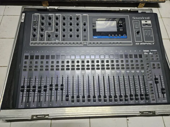 Mesa de Som Soundcraft Si Impact
