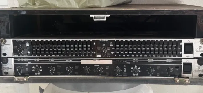 Equilizador e Crossover behringer