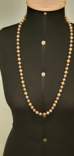 Bijuteria - Colar com Pérolas em Tons Variados