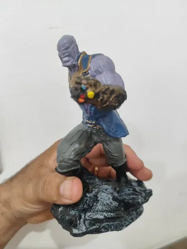 Boneco Thanos em resina