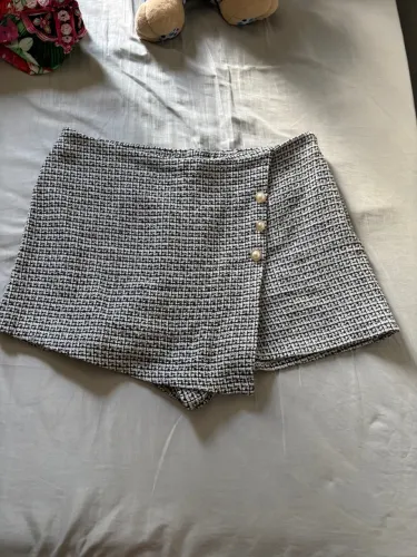 Short Saia xadrez branca e preta