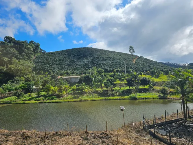 Chácara divisa com chalés busato