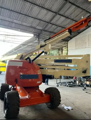Plataforma elevatória  JLG 450 AJ- Troco por veículo 