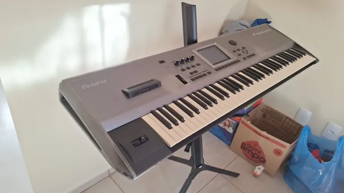 teclado sintetizador workstation Roland Fantom FA-76
