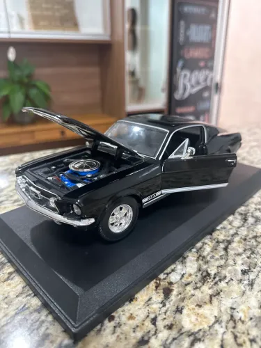Miniatura do Ford mustang escala 1:18