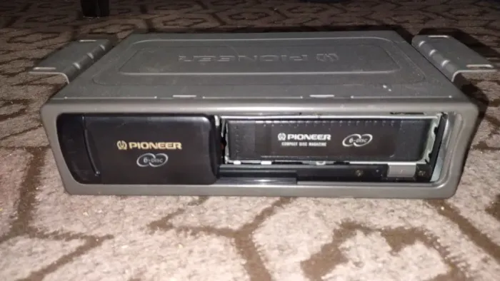 Disqueteira / Magazine / Cartucho / Cartucheira de CDs Pioneer CDX-P620S Leia atentamente