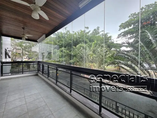 Apartamento à venda no Recreio. Frente. 2 Quartos e dependências.