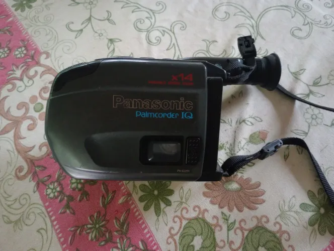 Filmadora Panasonic Palmcorder IQ - x14 Zoom