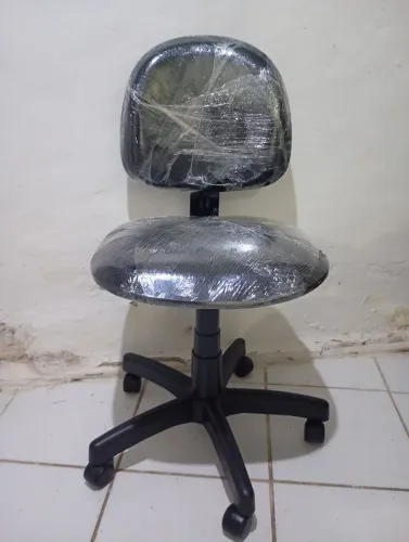 Cadeira de escritório executiva sem braços
