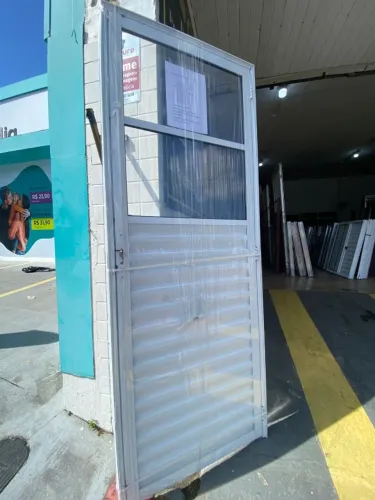 PORTA ALÚMINIO BRANCO COM VIDRO FIXO 2.10X60 70 80