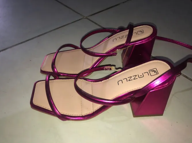 Salto coloração rosa, número 37,usado três vezes