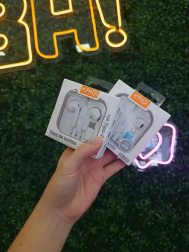 Fone de Ouvido Kaidi com som estéreo para entrada IOS e P2