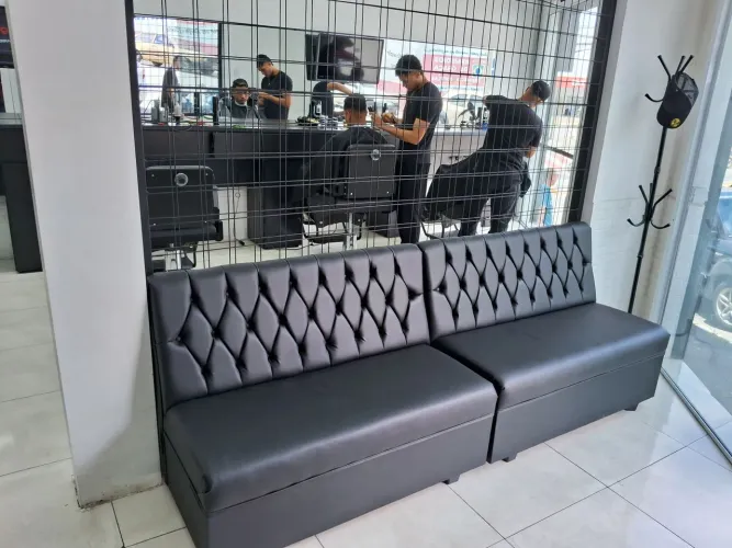Sofá de 3 Lugares Estiloso para Salão de Beleza ou Barbearia