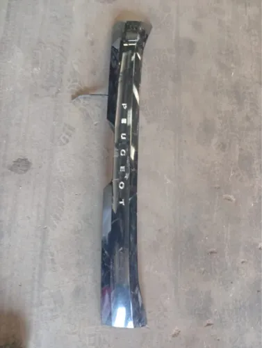 Aplique Da Tampa Traseira Peugeot 2008 2021 A 2024 Original 