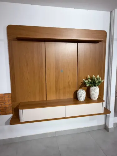 Painel Galaxy 1.80 suporta tv de até 70 polegadas 