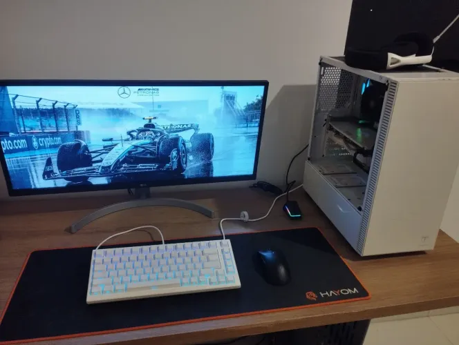 Conjunto Completo Gamer (PC Gamer Ryzen 5 & Rx580 + Monitor + Acessórios)