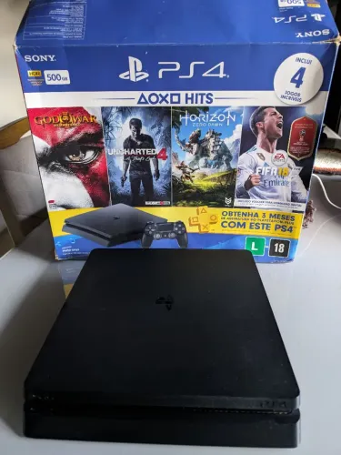 PlayStation 4 Slim 500GB + 3 Jogos Físicos + 3 Controles