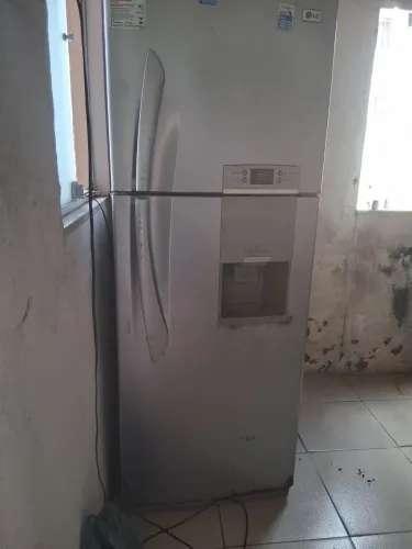 Geladeira semi nova