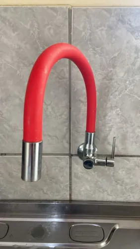 Torneira vermelha