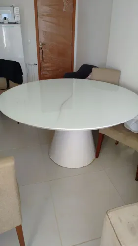 Mesa de Jantar Cone 150 cm Tampo de vidro branca + 6 cadeiras estofadas