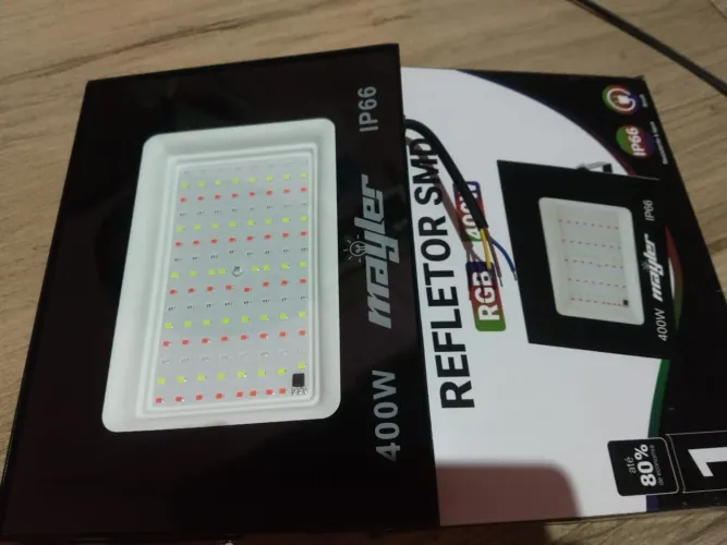 Vendo 2 refletores RGB