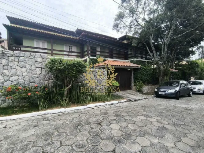 Casa com 6 Quartos (4 Suítes), Piscina e Sauna Centro, Araruama/RJ