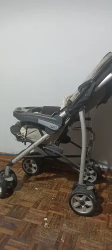 Carrinho de bebê da Chicco