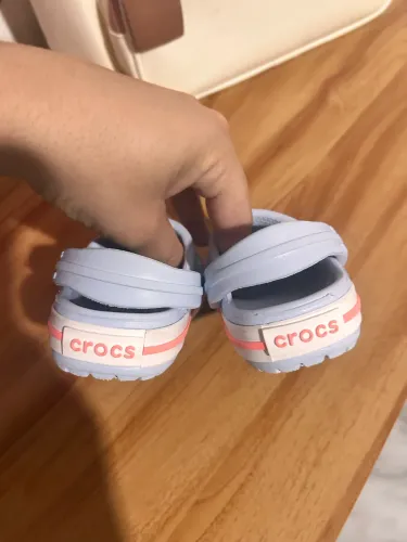 Vendo sandália Crocs feminina usada poucas vezes seminova 19/20 C4