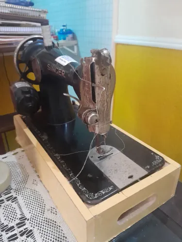 Máquina de Costura Singer