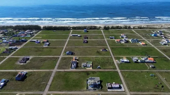 Terreno a 100 metros do mar no Condomínio Aberto Areias Claras - Balneário Gaivota/SC