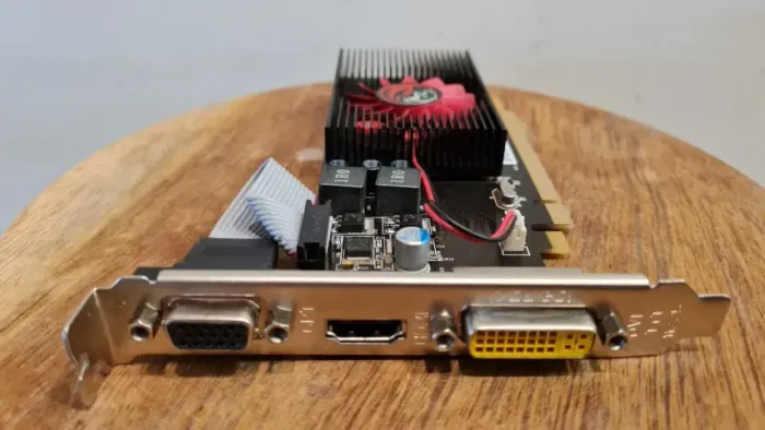 Placa de Vídeo PcYes AMD Radeon R5 230 2Gb - Seminova