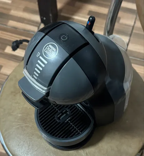 Cafeteira Nescafé Dolce Gusto Mini Me Preta com cinza