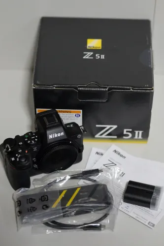 Nikon Z5II com apenas 200 clicks usada