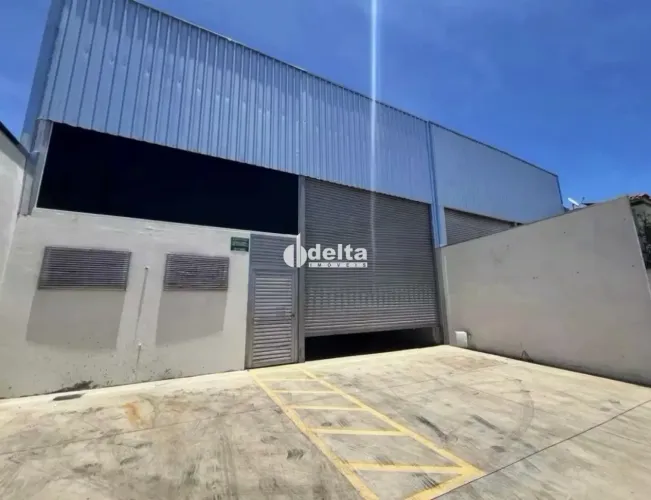 Galpão disponível para locação no bairro Nossa Senhora das Graças em Uberlândia-MG
