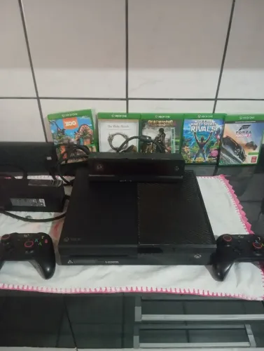 Xbox one completo fonte original ainda no plástico com Kinect dois controles 