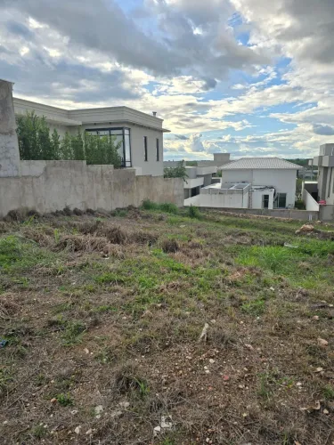 Terreno à Venda no Condomínio Villa Jardim - 432 m²